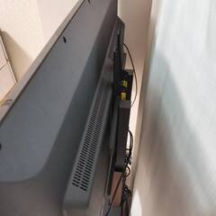 シャープ液晶テレビ（テレビスタンド付）の画像