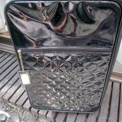 LIPSERVICE★エナメルキャリーケースの画像