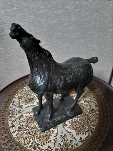 中村暉作嘶く馬のブロンズ像