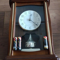 SEIKO クォーツ時計 スタンド型木製置時計 日本製　電池付