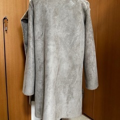 グレー ファー リバーシブルロングコートの画像