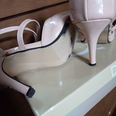 🎀パンプスエナメル素材Мサイズの画像