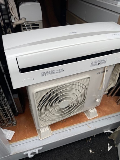 アイリスオーヤマ　ルームエアコン　IRA-2204R 右出し　2021年