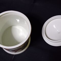 H ＆ M  クリスマスモチーフ 磁器ポット（容器）の画像