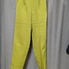 ライトグリーン テーパードパンツの画像