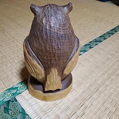 木彫りのフクロウの画像
