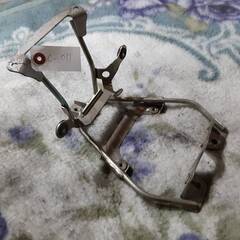 ☆GARAGE-ECO千音寺☆C-011中古パーツ トゥディAF67 ガソリンタンクのステーの画像
