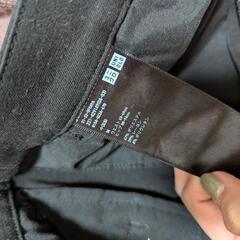 UNIQLO 黒ストレートパンツ