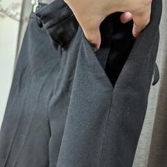 UNIQLO 黒ストレートパンツの画像