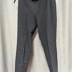 UNIQLO 黒ストレートパンツの画像