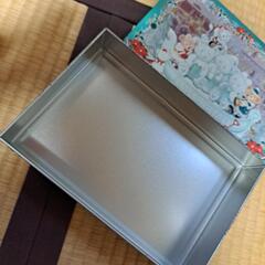 ディズニーダッフィお菓子の缶の画像