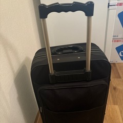 黒　キャリーケースの画像