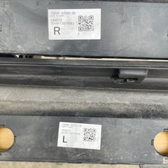 TOYOTA ラブフォー アドベンチャー 50系　純正ロッカーモール サイドモール　の画像