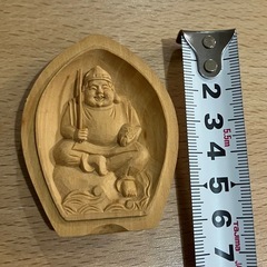 木彫りの大黒様と観音様になります！