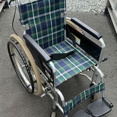 【中古】車イス 折りたたみ可能 介助用ハンドル付き 自走式