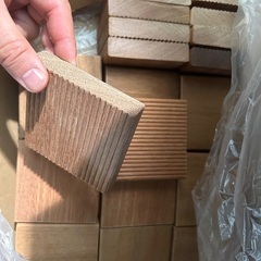 【格安】天然木 ウッドデッキ材 端材 段ボール詰め合わせ　【庭具・DIY・キャンプに】 ②の画像