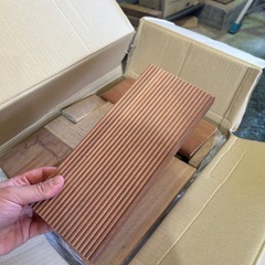 【格安】天然木 ウッドデッキ材 端材 段ボール詰め合わせ　【庭具・DIY・キャンプに】 ②の画像