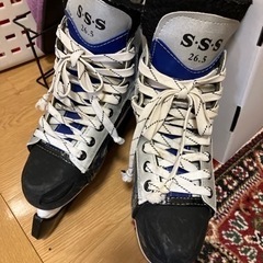 ホッケー靴とヘルメット