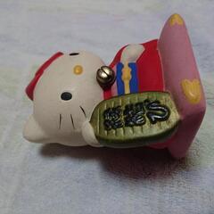 陶器？キティ縁結び貯金箱の画像