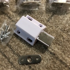 プッシュ ミュート★磁気マグネットキャッチ★ドア止め金具・家具扉・食器棚用の磁気ドアキャッチ６個入りの画像