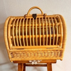 【お引き渡し者決定】【新品・未使用】ペット用キャリア　ワンチャン・猫ちゃん用　ラタンキャリアの画像