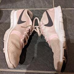 ナイキ　22.5センチ　ピンク