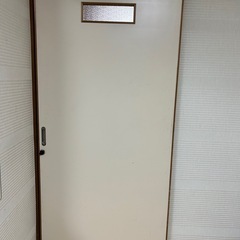 白い引き戸