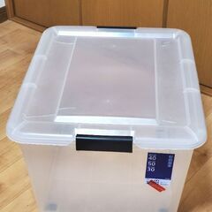 【受渡予定者決定しました】コロ付き衣装ケース(透明色) Ａ