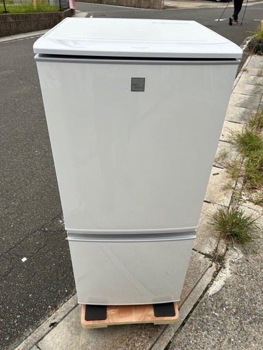 SHARP 2ドア　137L冷蔵庫　SJ-14E7-KW 2019年製
