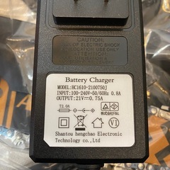 電動チェーンソー　バッテリー2個つき　軽量の画像