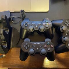 PS2 本体＋コントローラー3つの画像
