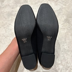 冠婚葬祭に！試し履きのみの美品⭐︎ RAKUNA 整体 ドライパンプスの画像