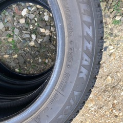 【ブリヂストンVRX 165/60R15】スタッドレスタイヤBRIDGESTONE BLIZZAK ブリザック 溝あり 冬タイヤ ハスラー等の画像