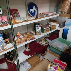 1つ5万で買った商品棚2つ(1つでも可) 両脇がガラス張り 10...