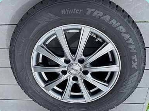 スタッドレスタイヤ　4本セット　ベルファイア　アルファード