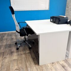 【受け渡しは10/1・10/2・10/3限定】白デスク＆キャスター付き引き出しのセットの画像