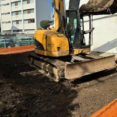 解体工事トラック中型運転手元の画像
