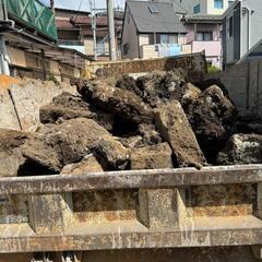 解体工事トラック中型運転手元の画像