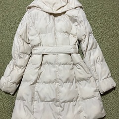 INGNIの白いコートの画像