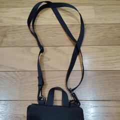 肩掛けショルダー　携帯入れ　財布など　７箇所入れる所があります。ファスナー3箇所　の画像