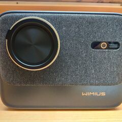 とても美品　Android TV 11.0搭載プロジェクター W...