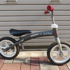 ［問い合わせ中］出品11月まで　ラジオフライヤー(RADIO FLYER)のGLIDE & GO バランスバイク　グレー　検）キックバイク/ストライダーの画像