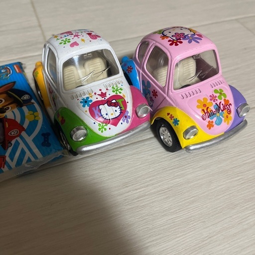 レトロなキティちゃん　トミカ