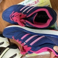 アディダス　スニーカー