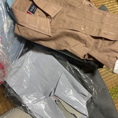 紳士服/シャツがいっぱい入ったバッグ（状態良好/中古）の画像