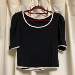 （明日まで）黒 半袖ラウンドネック トップス