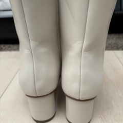 必ず、プロフィールと商品説明を読んでから問い合わせ、して下さい。ショートブーツの画像