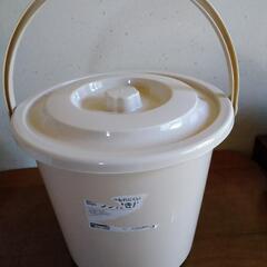 フタ付きベビーバケツ アイボリー （12L）


の画像
