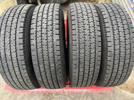 タイヤ、ホイール 195/80r15.107/105nlt