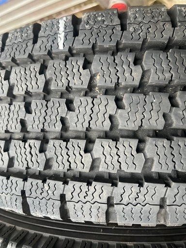195/80r15.107/105nlt
